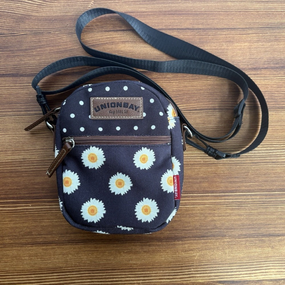 Unionbay Mini Crossbody Bag Black‎ Daisy Floral Adjustable Strap